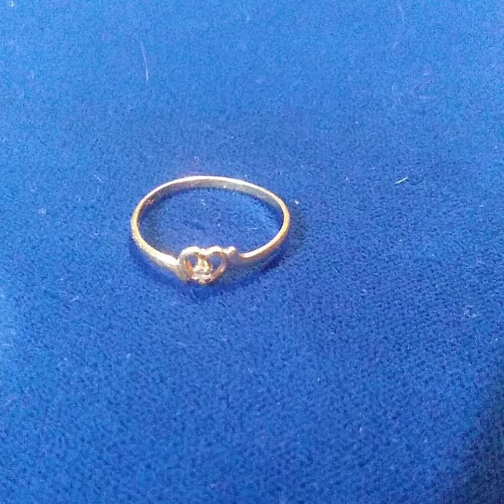 Gold heart diamond ring